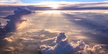 Doppeldecker Design cumulonimbus clouds Atlantic flight